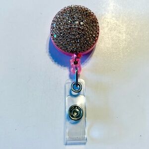 Retractable badge holder